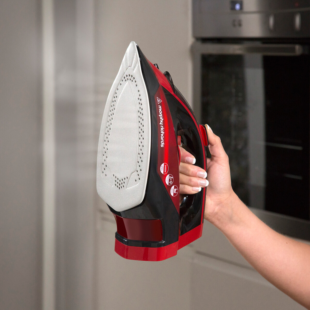 EasyCHARGE Cordless Steam Iron - 303250 red, MORPHY RICHARDS