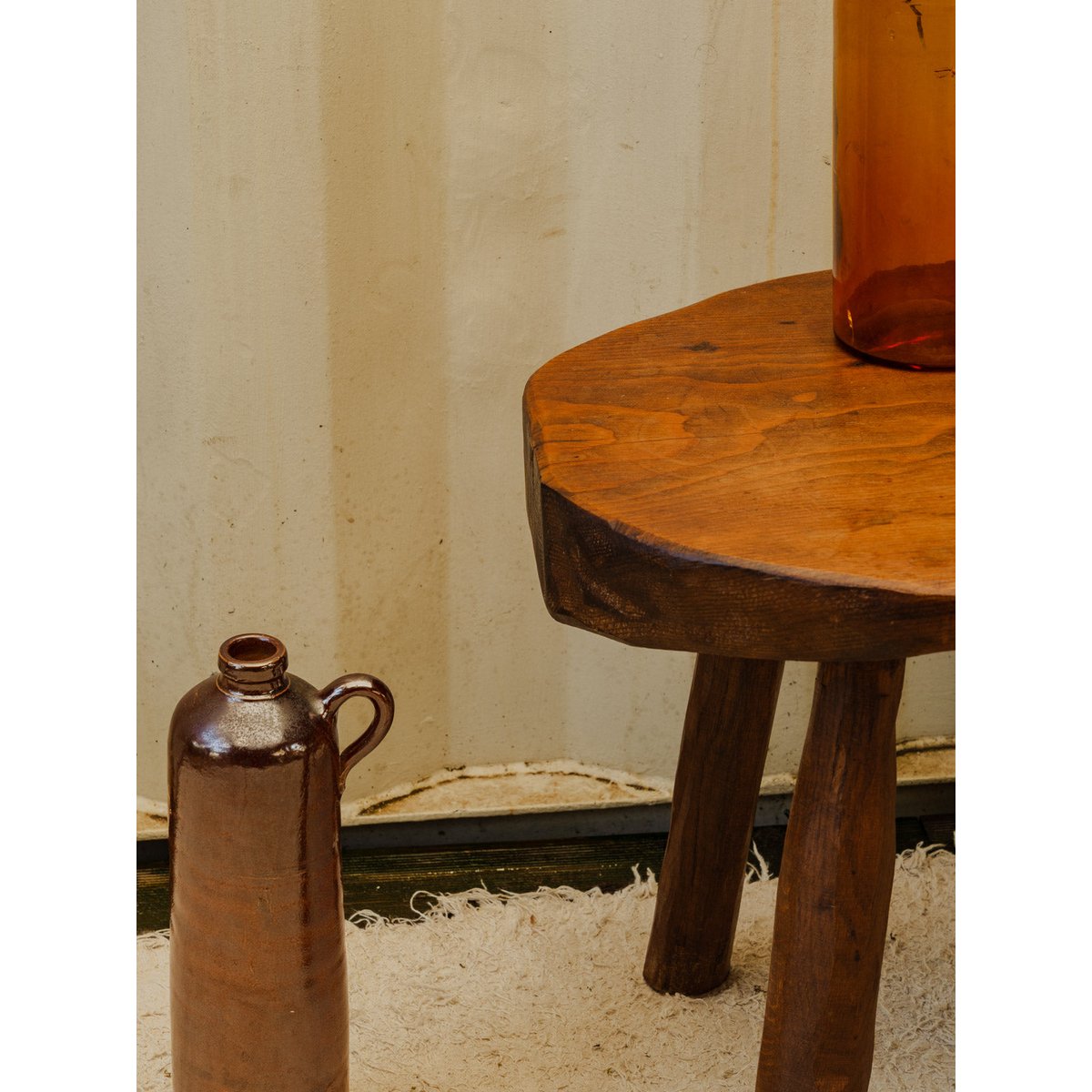 Table d'appoint en bois foncé Francine N°1698 - Bon état bois foncé, DEBONGOUT