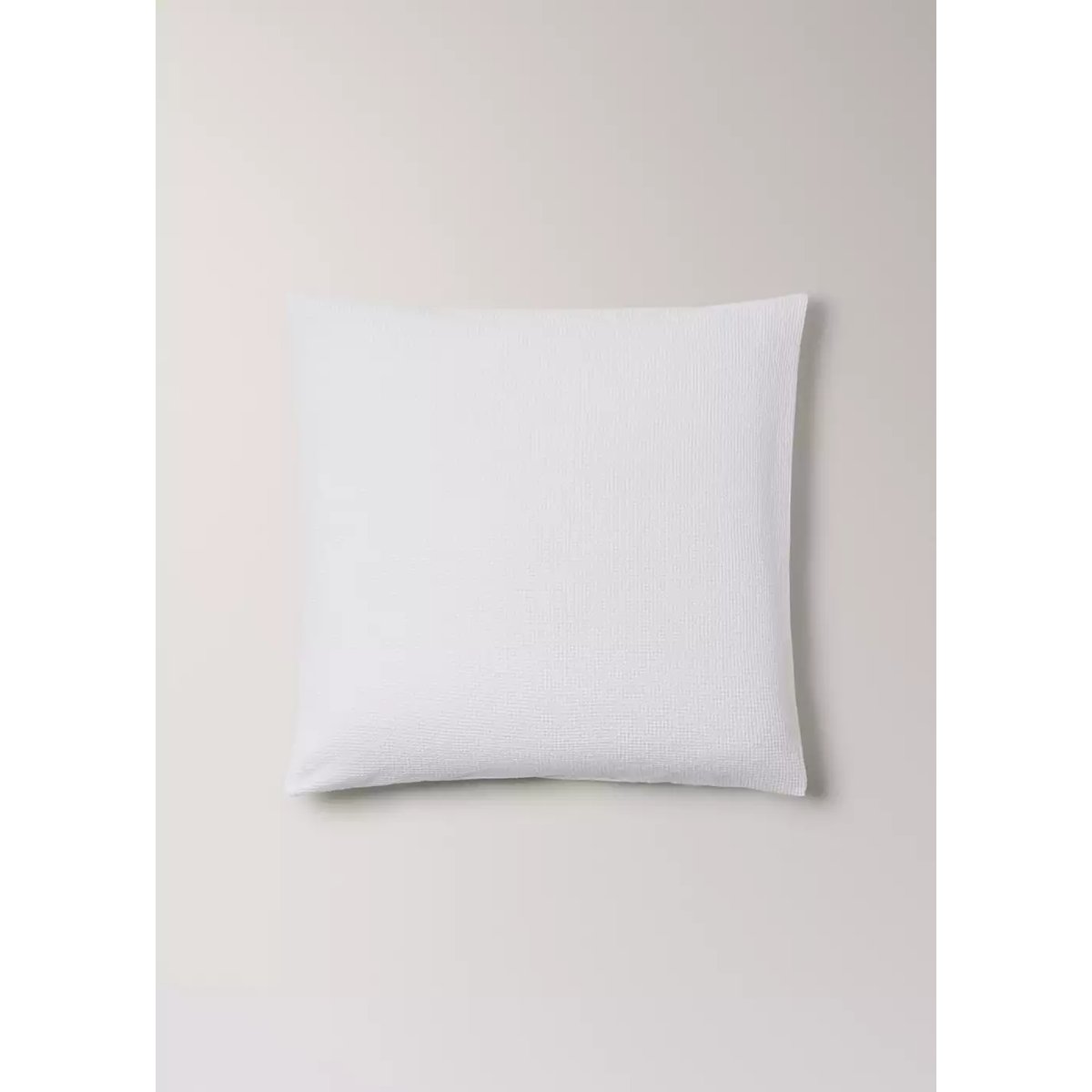 Deux taies d'oreiller coton garment-dyed mini waffle 60x60 cm blanc cassé, MANGO HOME