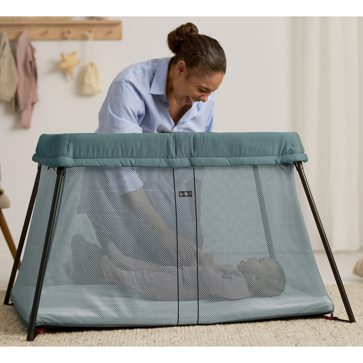 Cama de viagem leve verde escuro, BABYBJORN