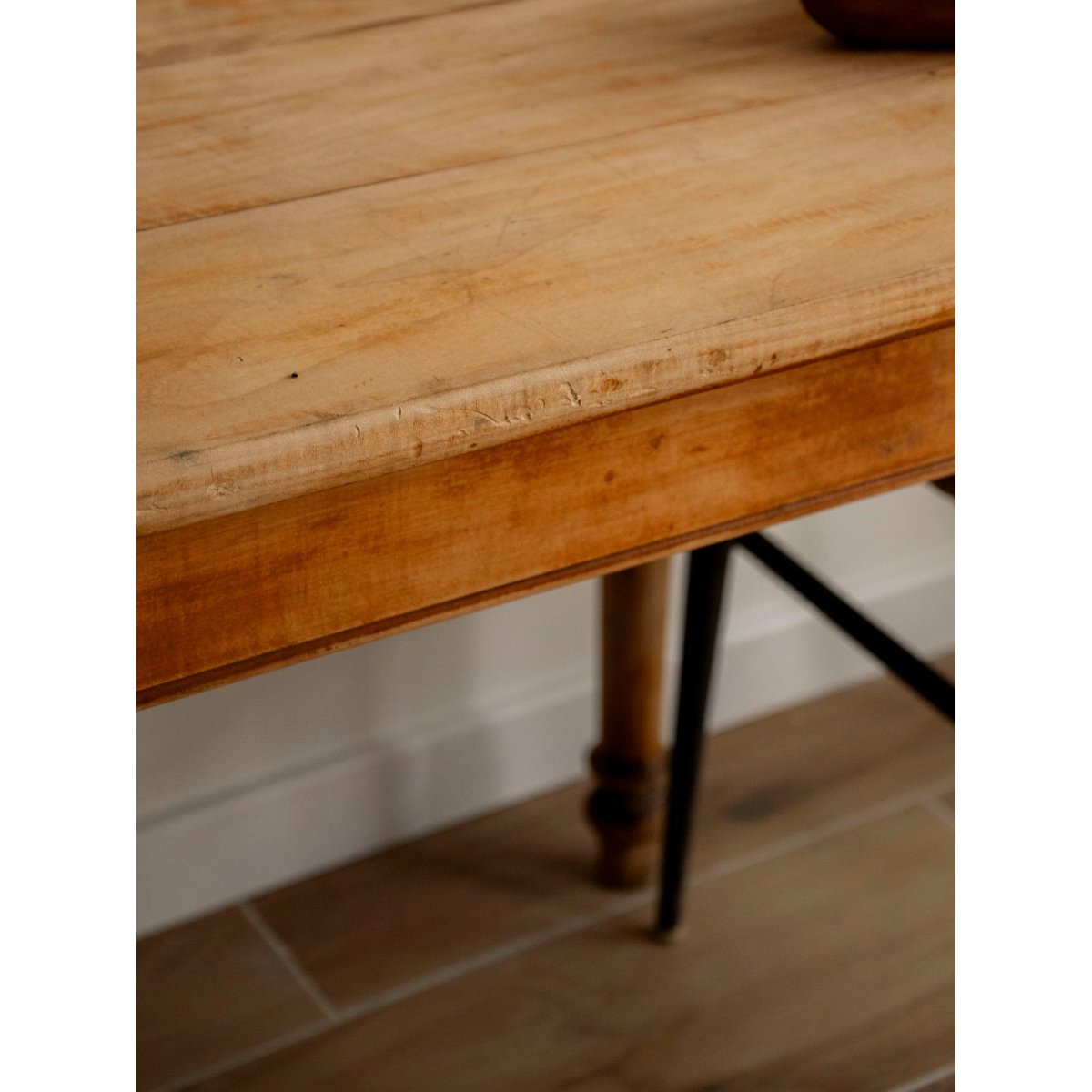 Table à manger de ferme rustique Romy N°1489 - Bon état bois clair, DEBONGOUT