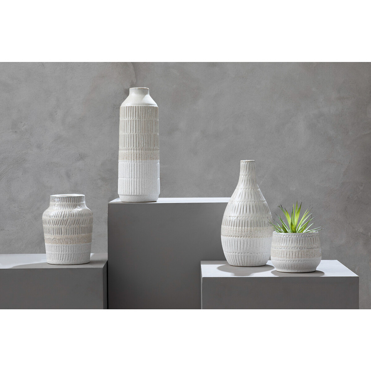 Contemporary Stoneware Vase in White white, ÉDITÉ