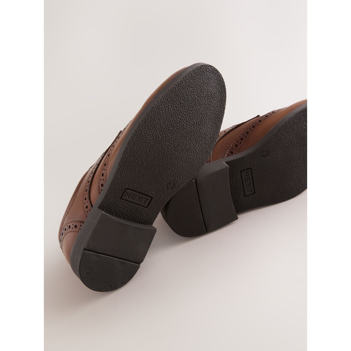 Chaussures richelieu en cuir à lacets marron fauve, NEXT