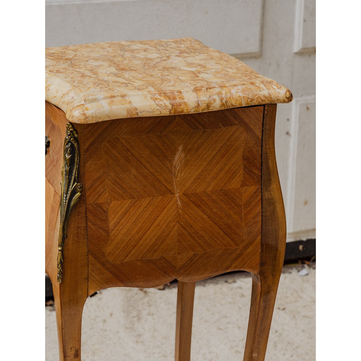 Meuble d'appoint en bois et marbre Francine N°962 - Bon état bois foncé, DEBONGOUT