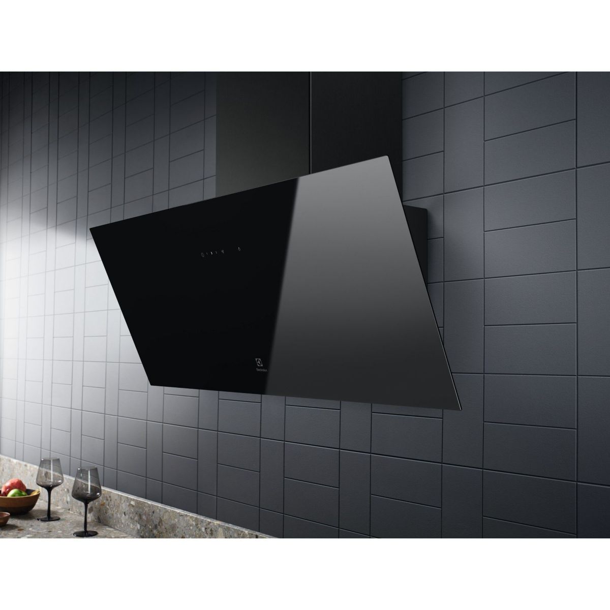 Hotte décorative murale inclinée LFV629K couleur unique, ELECTROLUX