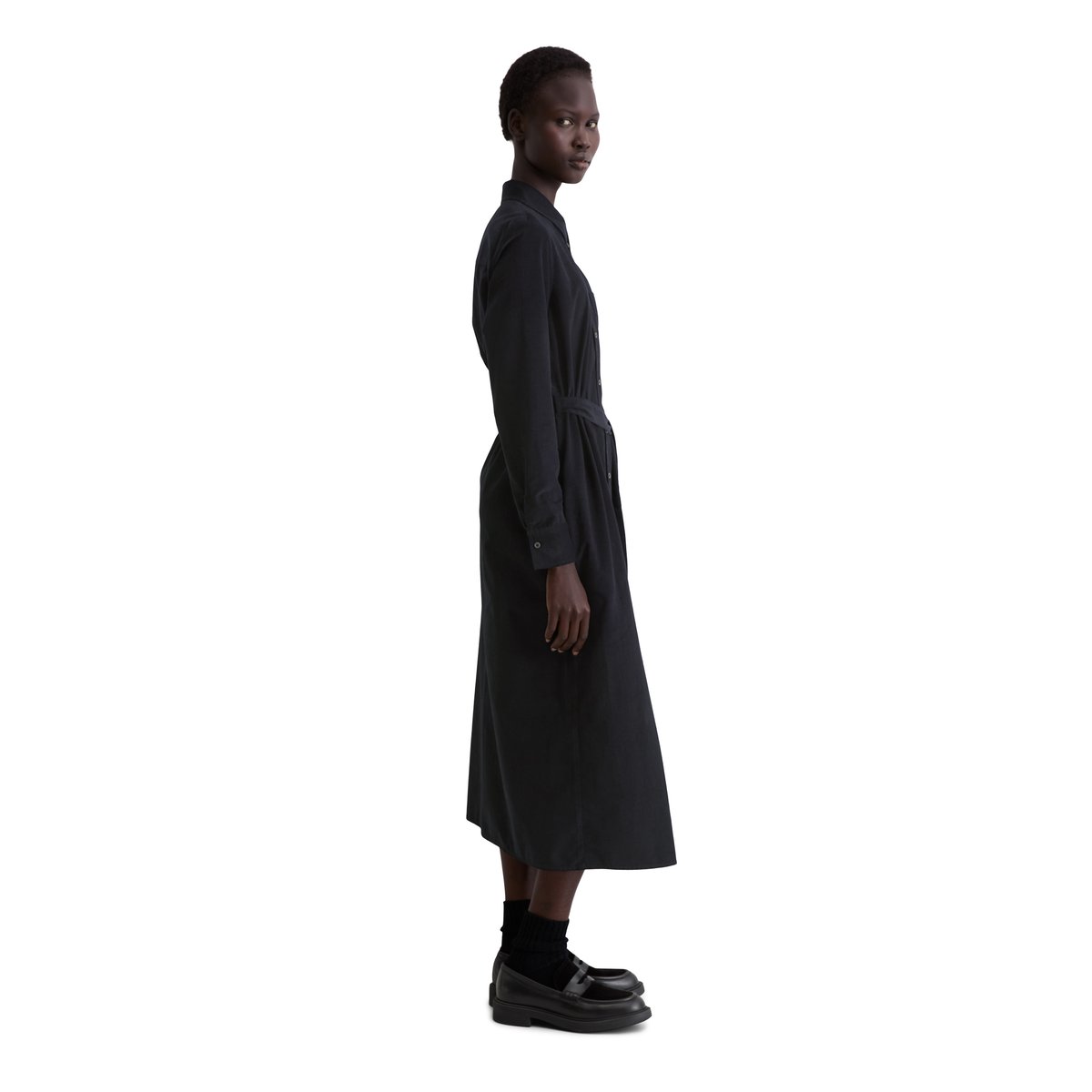 Robe en velours côtelé fin regular en doux mélange de coton organique et de lyocell bleu foncé, MARC O'POLO
