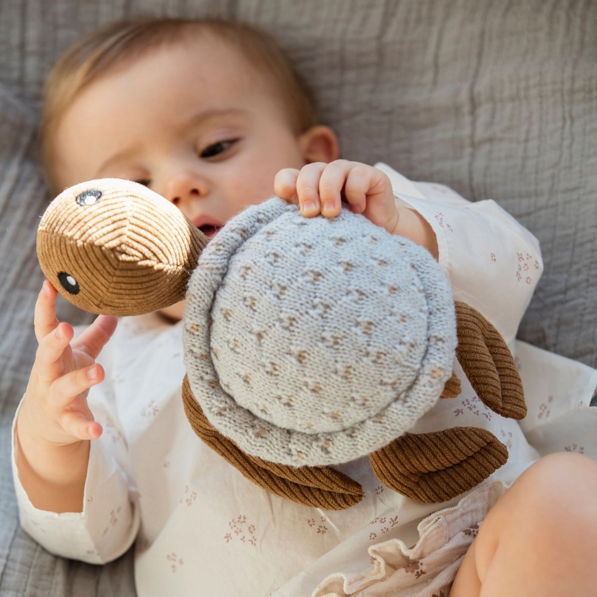 Peluche gris, marron, blanc, WALKING MUM