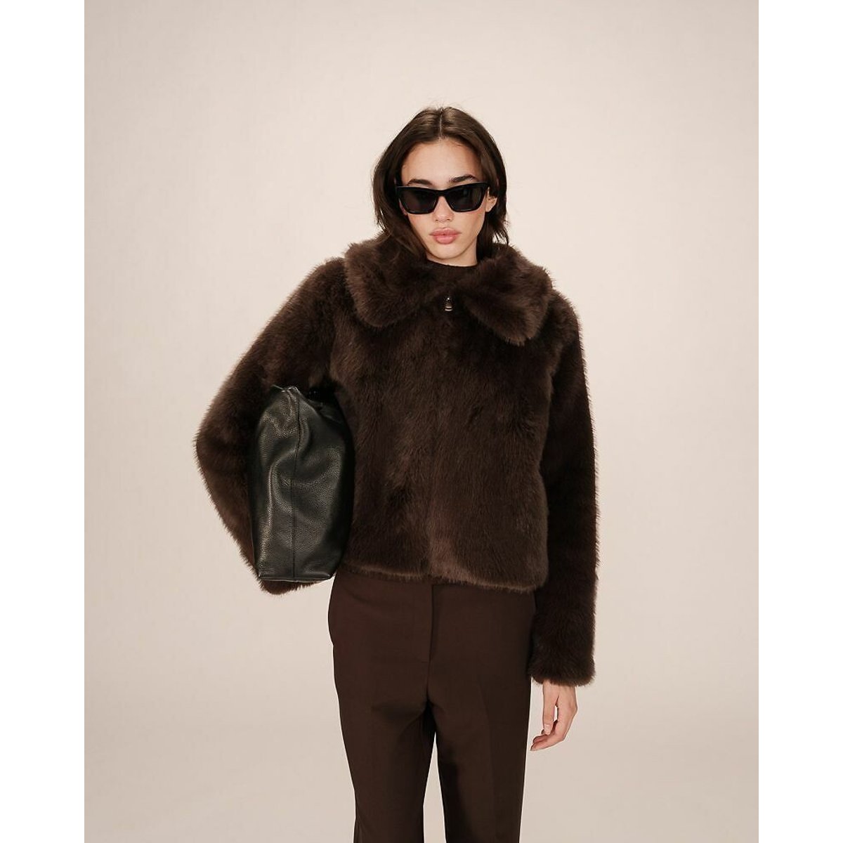 Manteau court en imitation fourrure SHONNA chocolat, GRACE & MILA