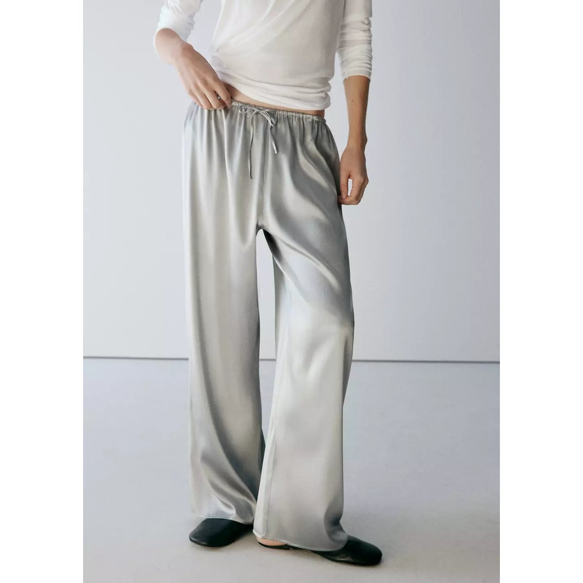Pantalon droit en soie argent, MANGO