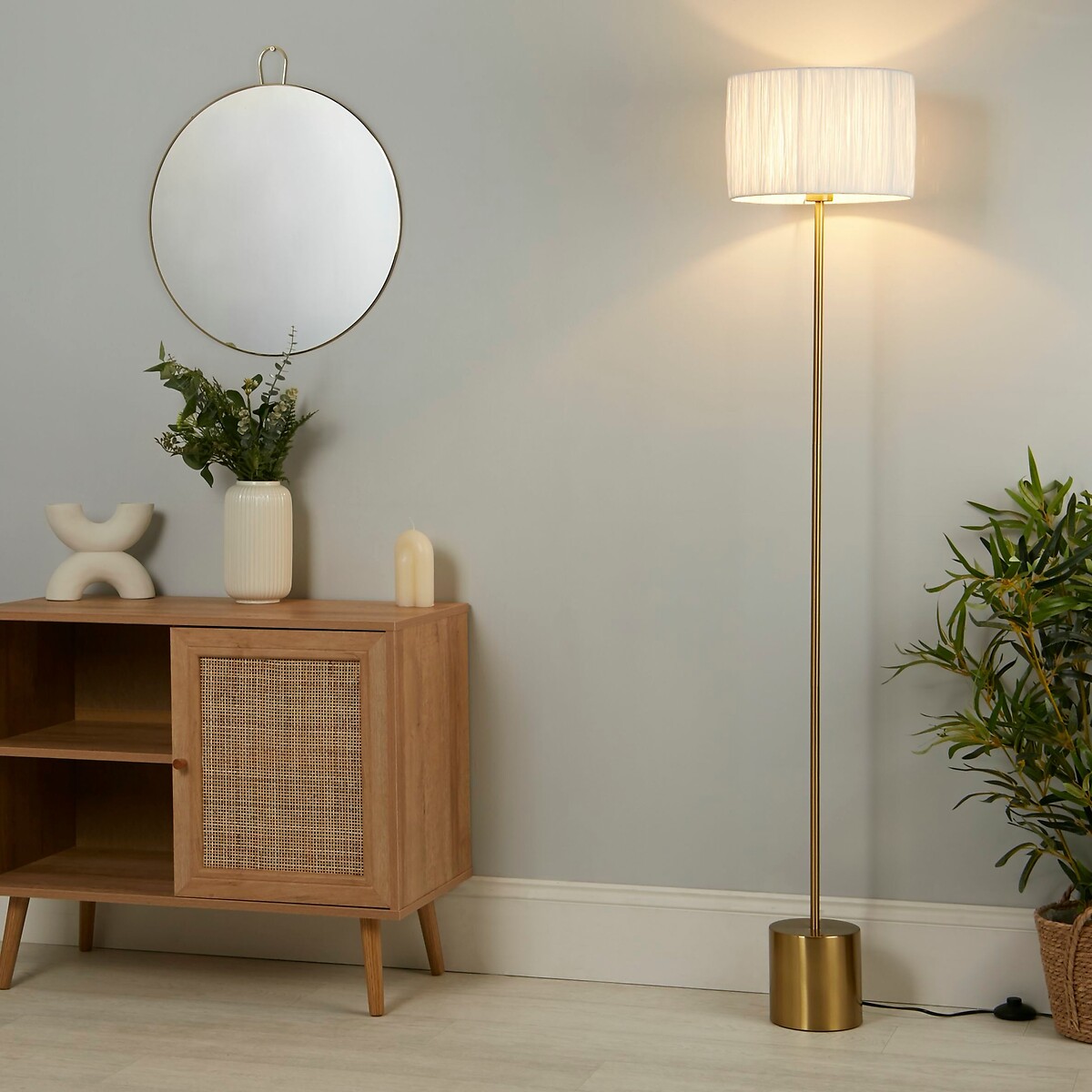 Dartford Rafia Floor Lamp in White/Gold gold-coloured, SO'HOME