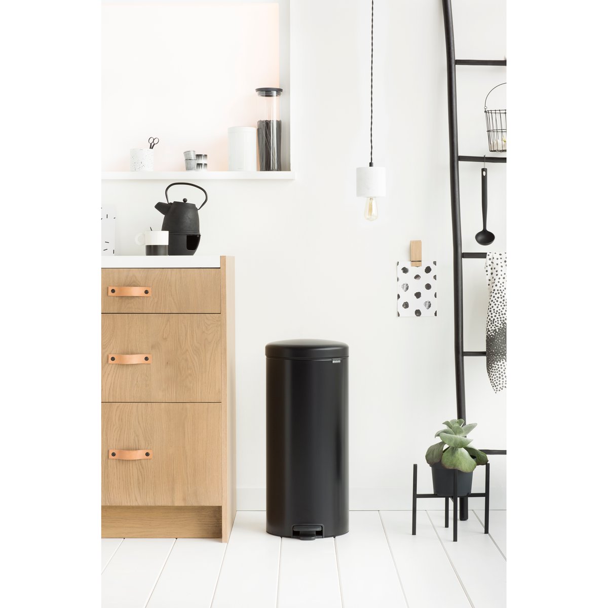 Poubelle à pédale NEWICON matt black, BRABANTIA