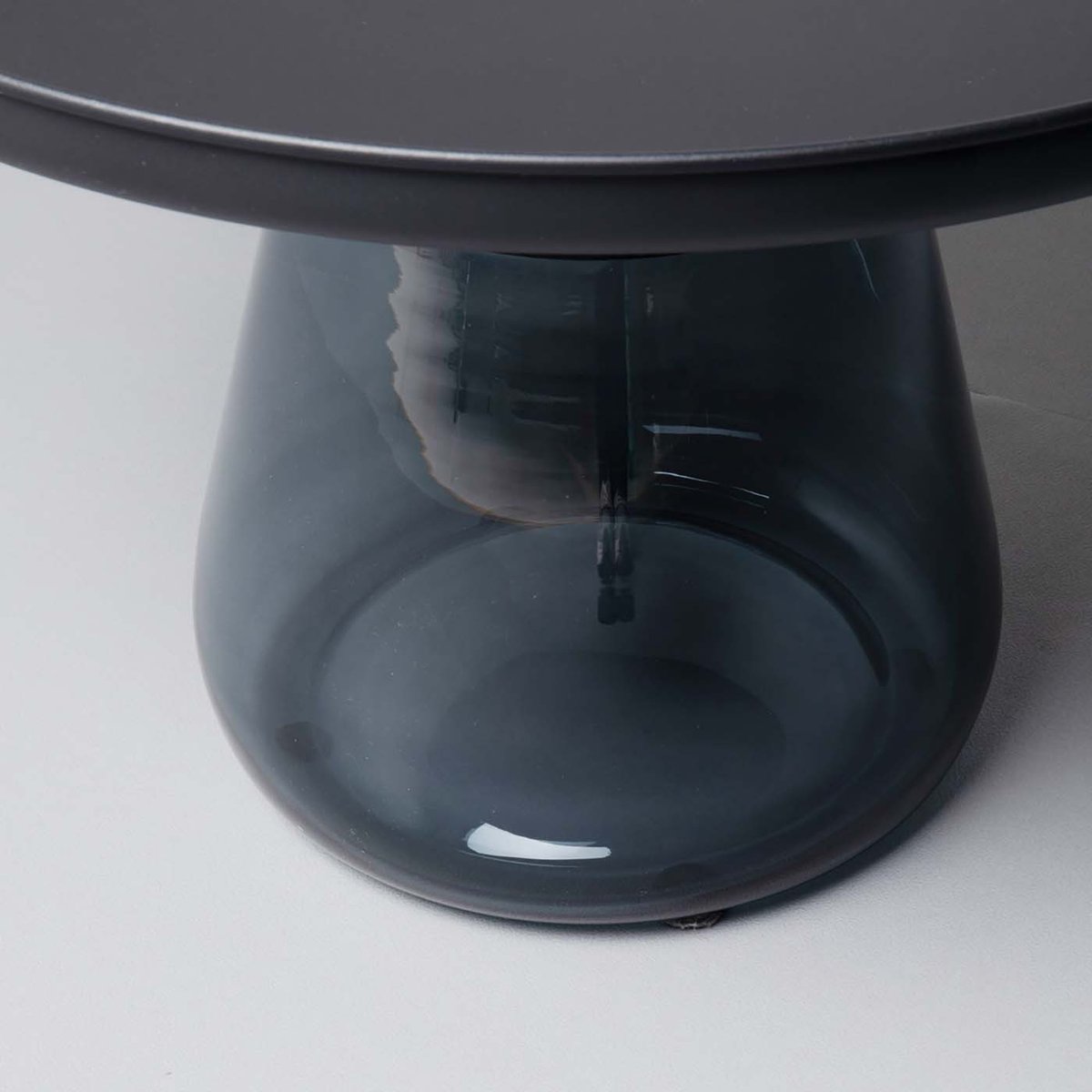 Table basse ronde en verre et acier, BOTTIGLIA noir, KARE DESIGN