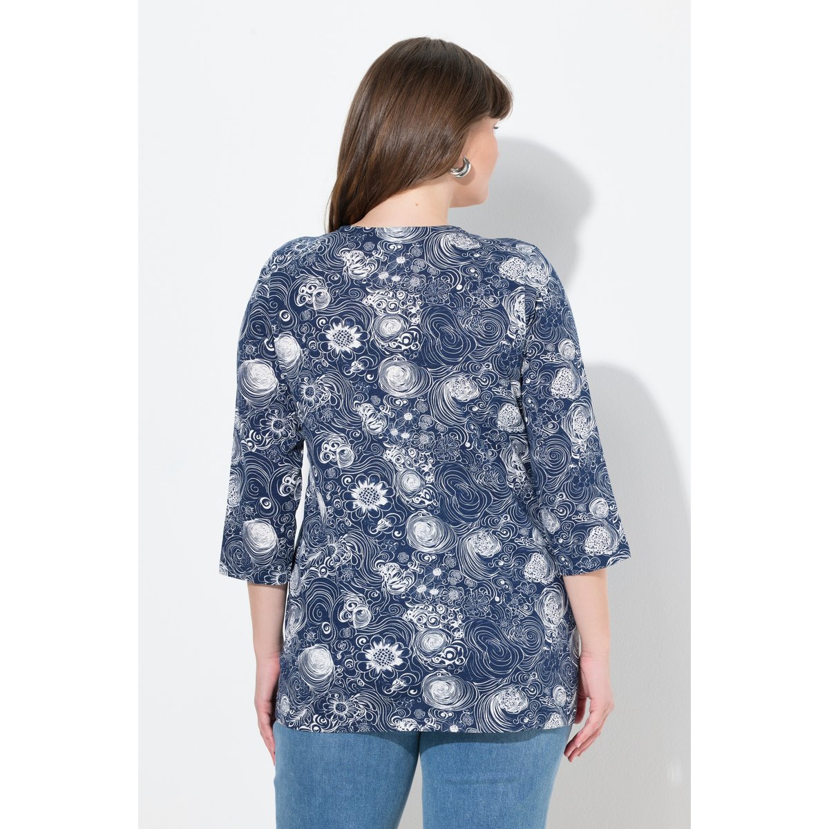T-shirt en coton bio avec passepoils. Col bleu marine, ULLA POPKEN