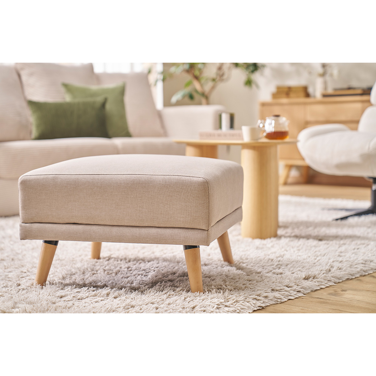 Pouf repose-pieds scandinave en tissu et bois ULLA naturel, MILIBOO