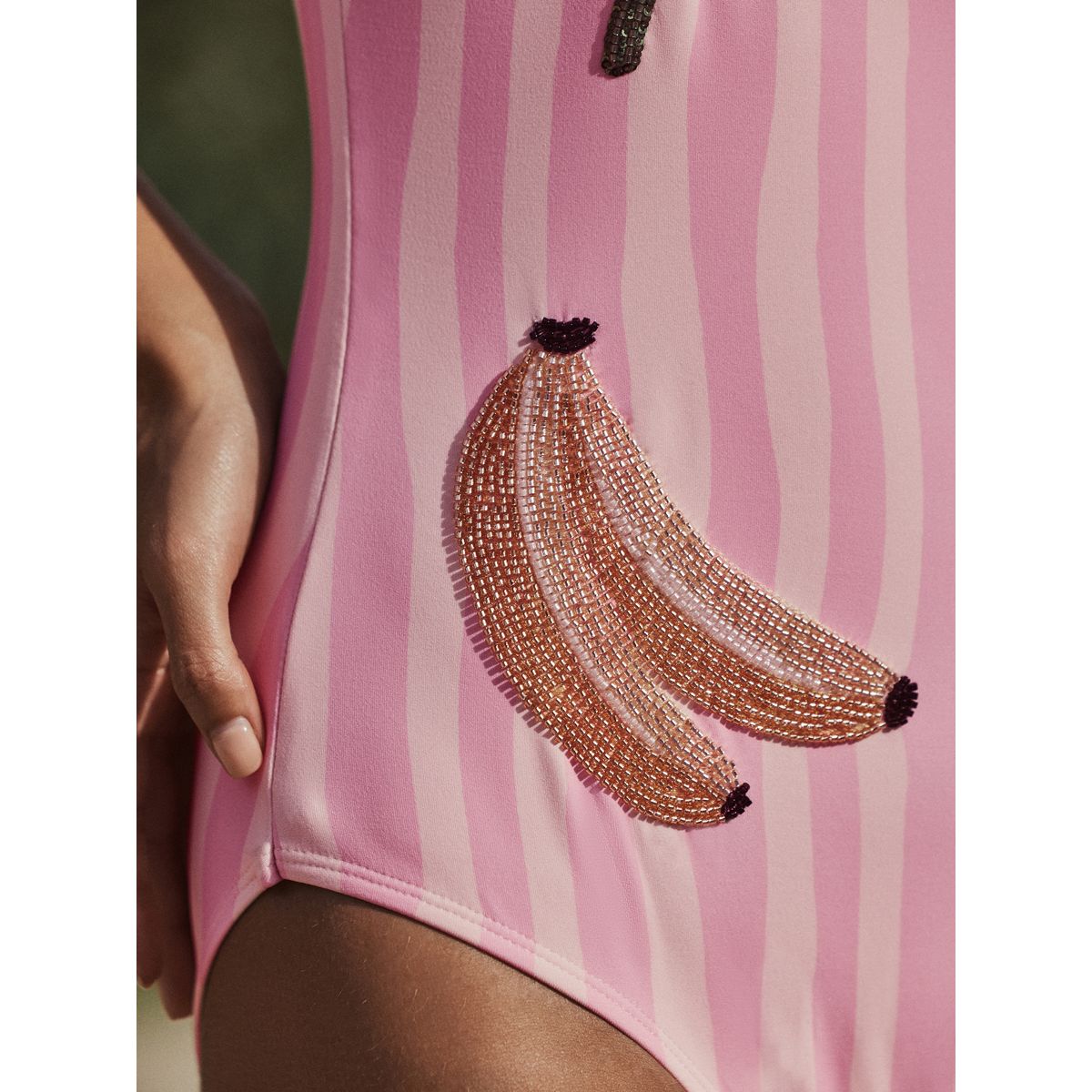 Maillot de bain gainant avec perles rayures roses/crème, NEXT