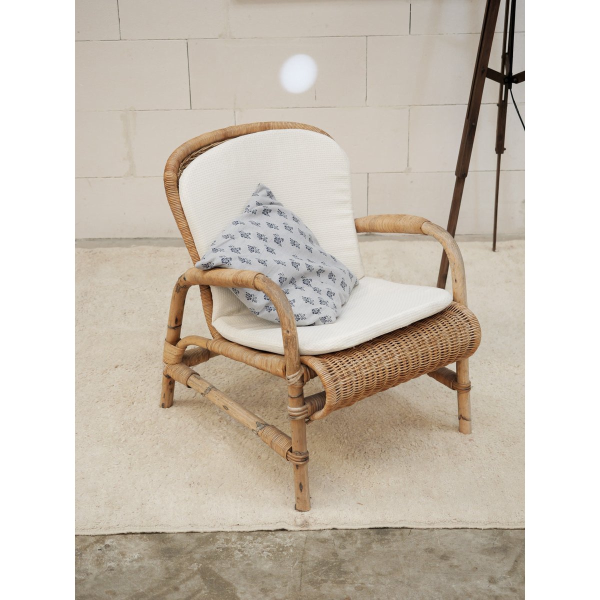 Fauteuil en osier Ernest N°1605 - Bon état bois clair, DEBONGOUT