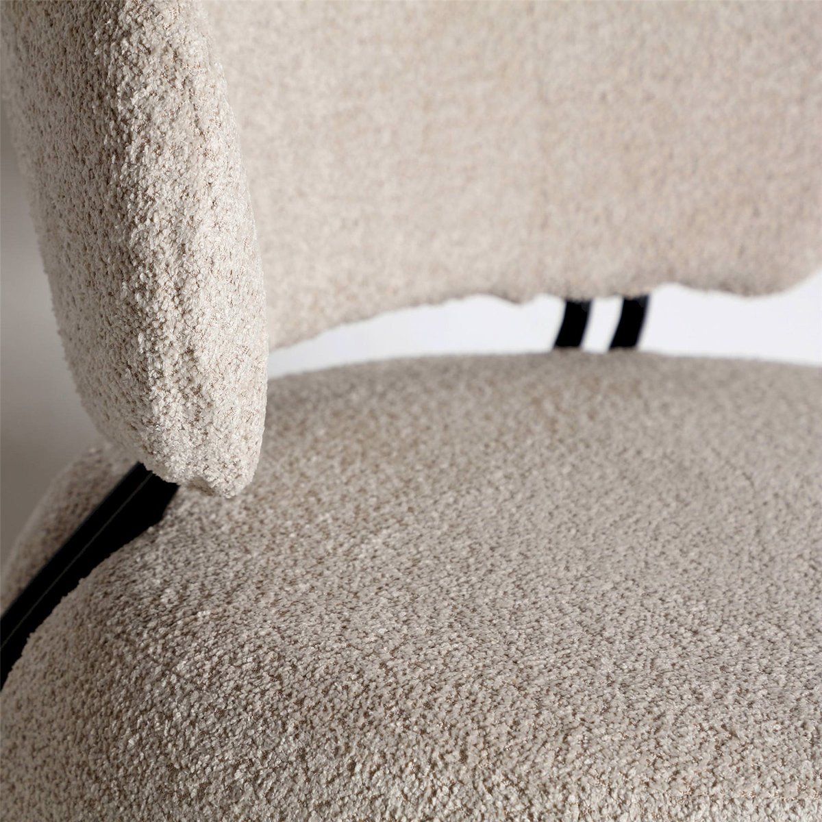 Fauteuil en tissu bouclette style art déco blanc bouclé et noir profond, RECOLLECTION