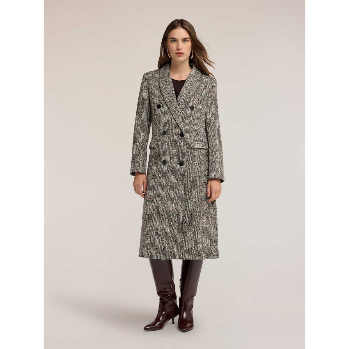 Manteau croisé gris, MOTIVI