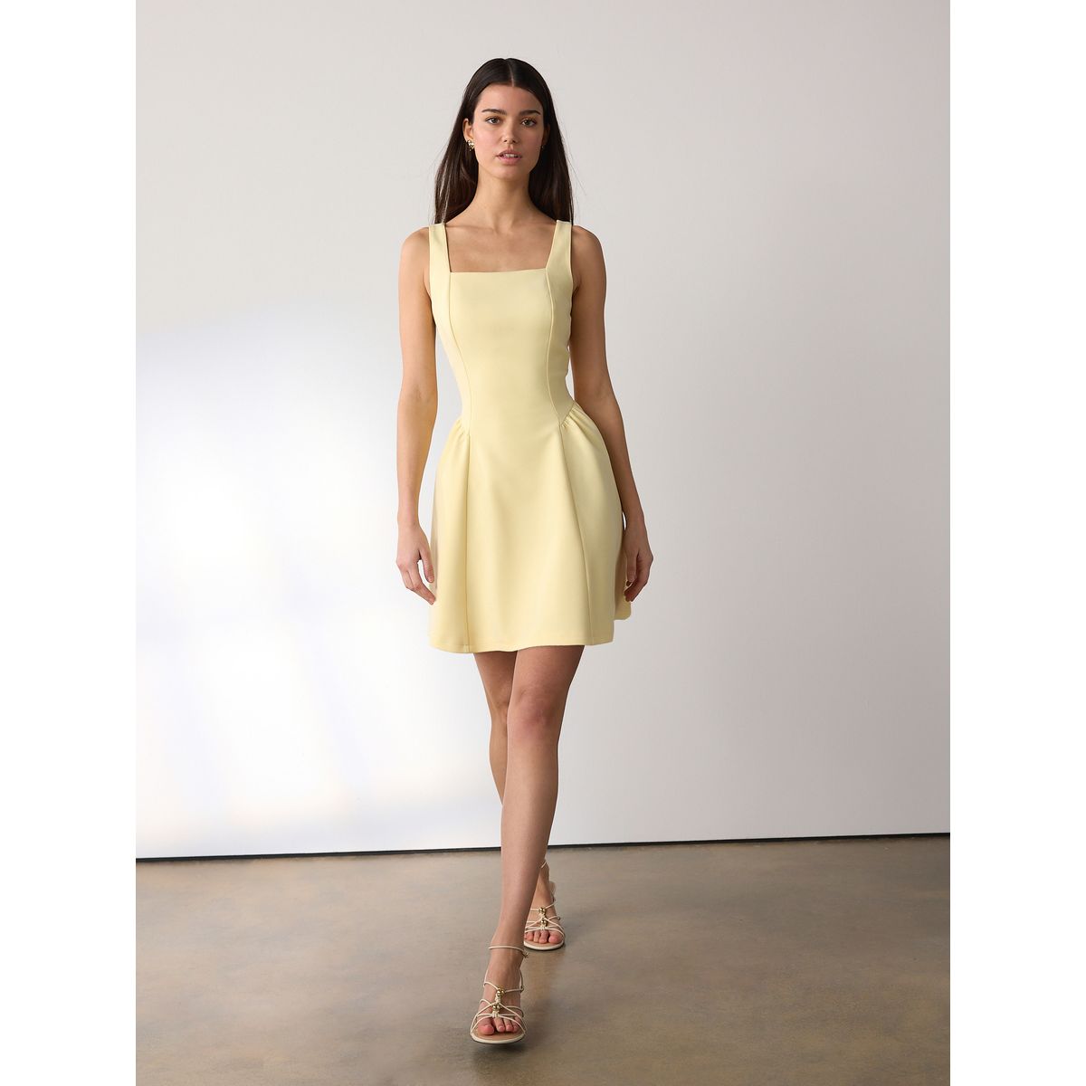 Robe courte grande occasion à taille cintrée jaune, NEXT