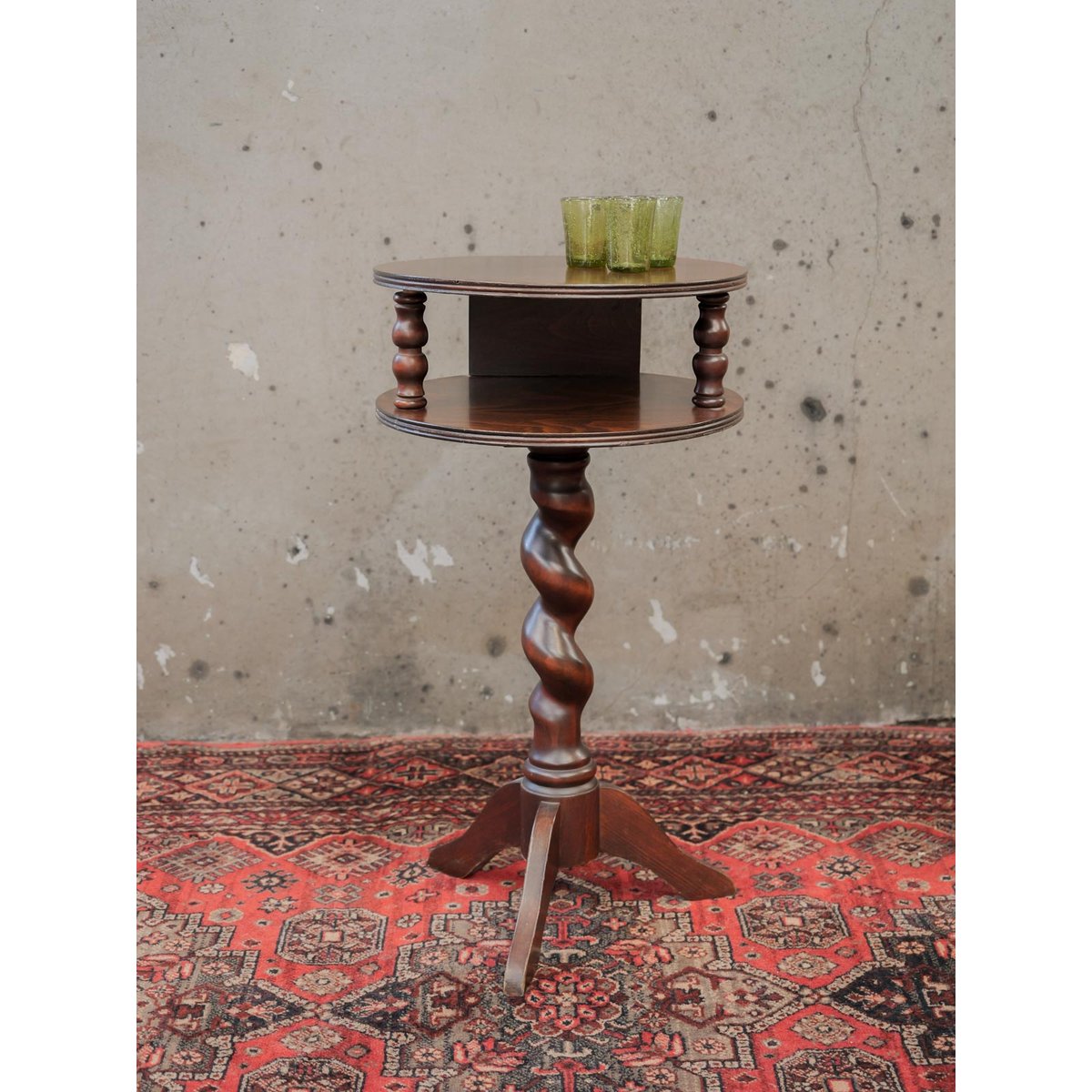Guéridon aux deux tablettes Alfred N°220 - Bon état bois foncé, DEBONGOUT
