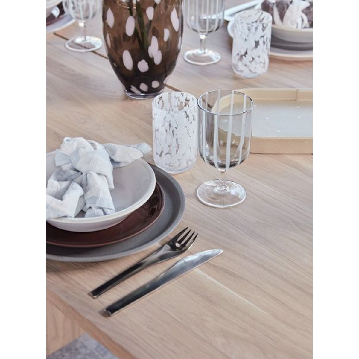 Assiette en terre cuite à décor rond LIVING gris, OYOY LIVING DESIGN