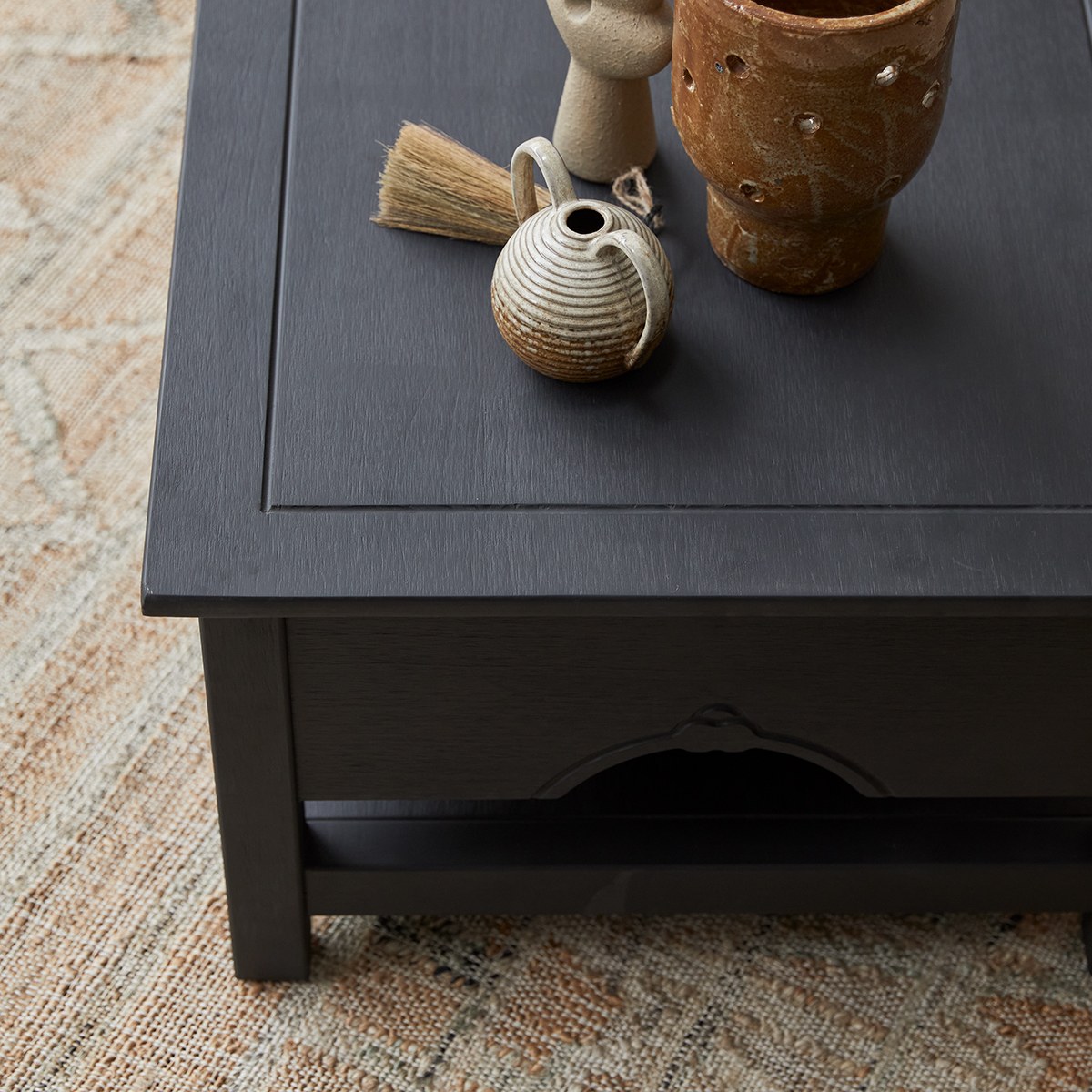 Table basse en Pin massif, THAKI BLACK noir, TIKAMOON