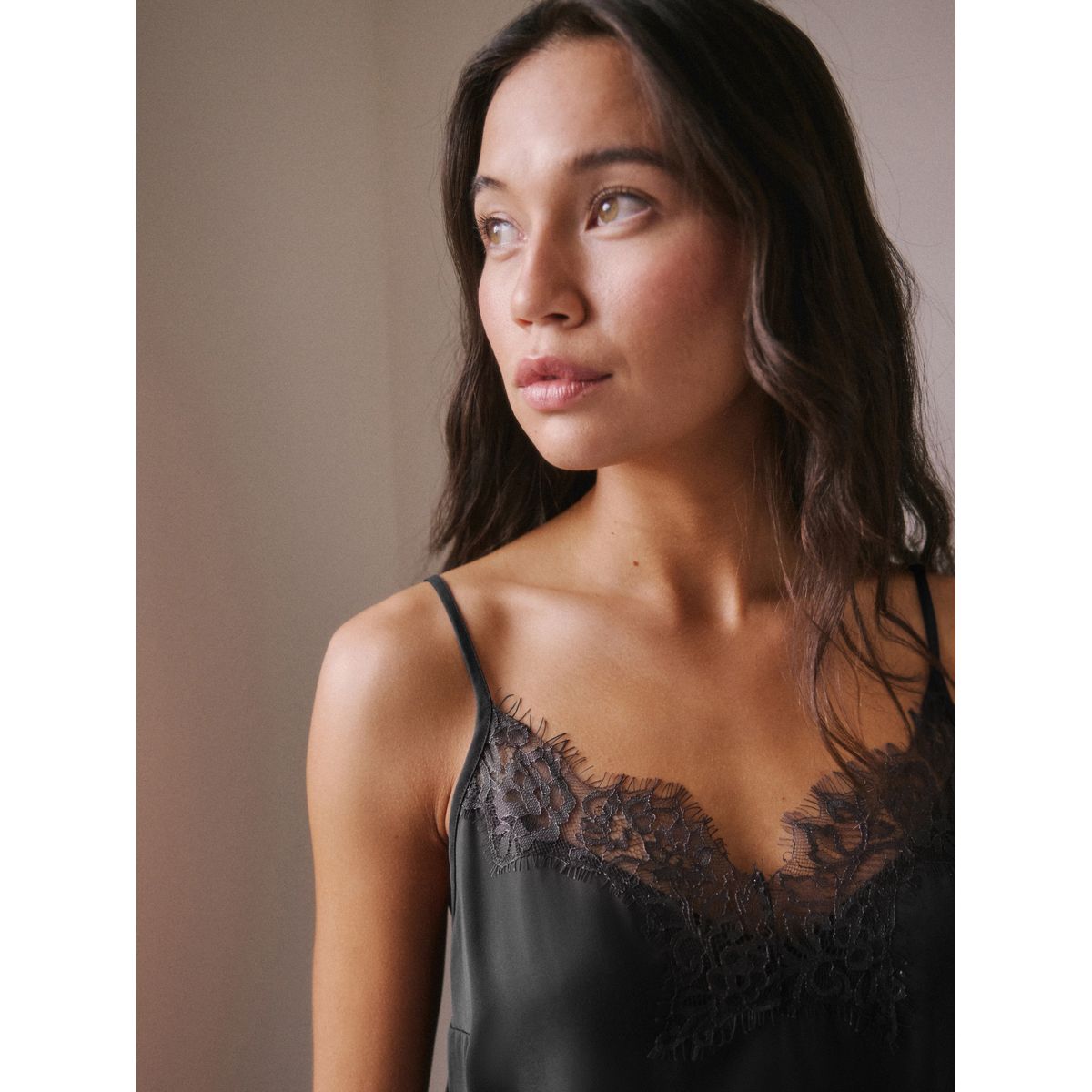 Caraco en satin bordé de dentelle noir, NEXT