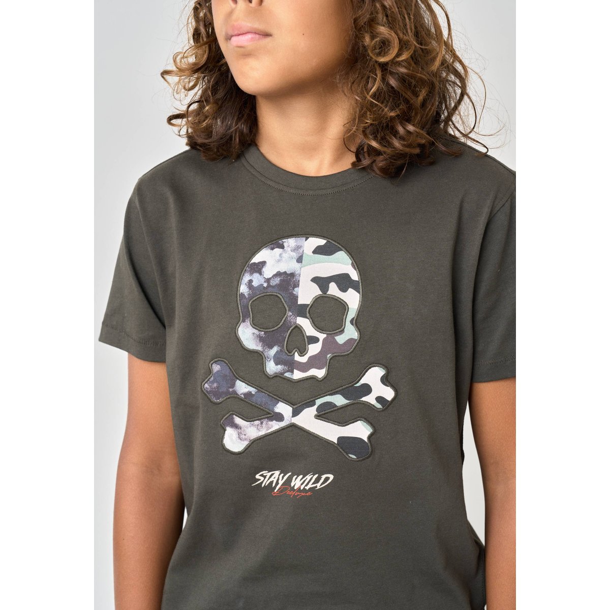 T-shirt regular garçon en 100% coton jersey imprimé crâne camouflage MURKY vert militaire, DEELUXE