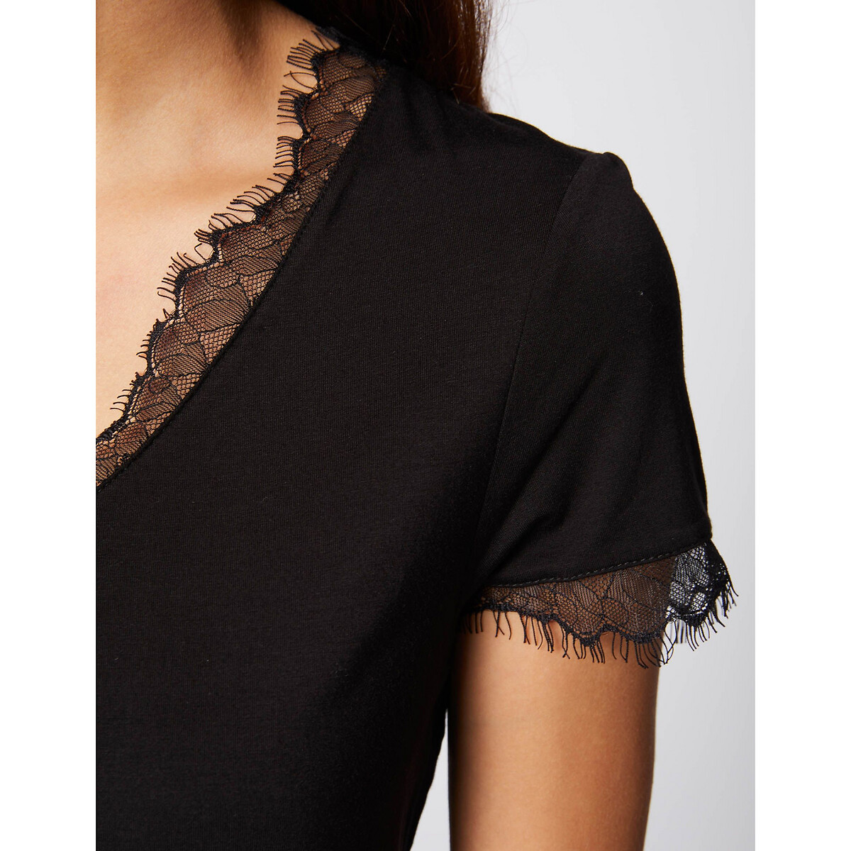 Lace Trim Short-Sleeved V-Neck T-Shirt black, MORGAN