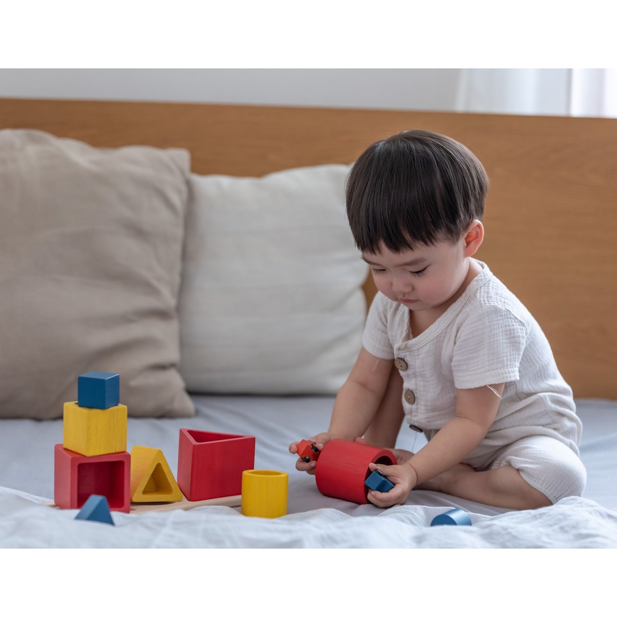 Puzzle d'encastrement 3 formes rouge, PLAN TOYS