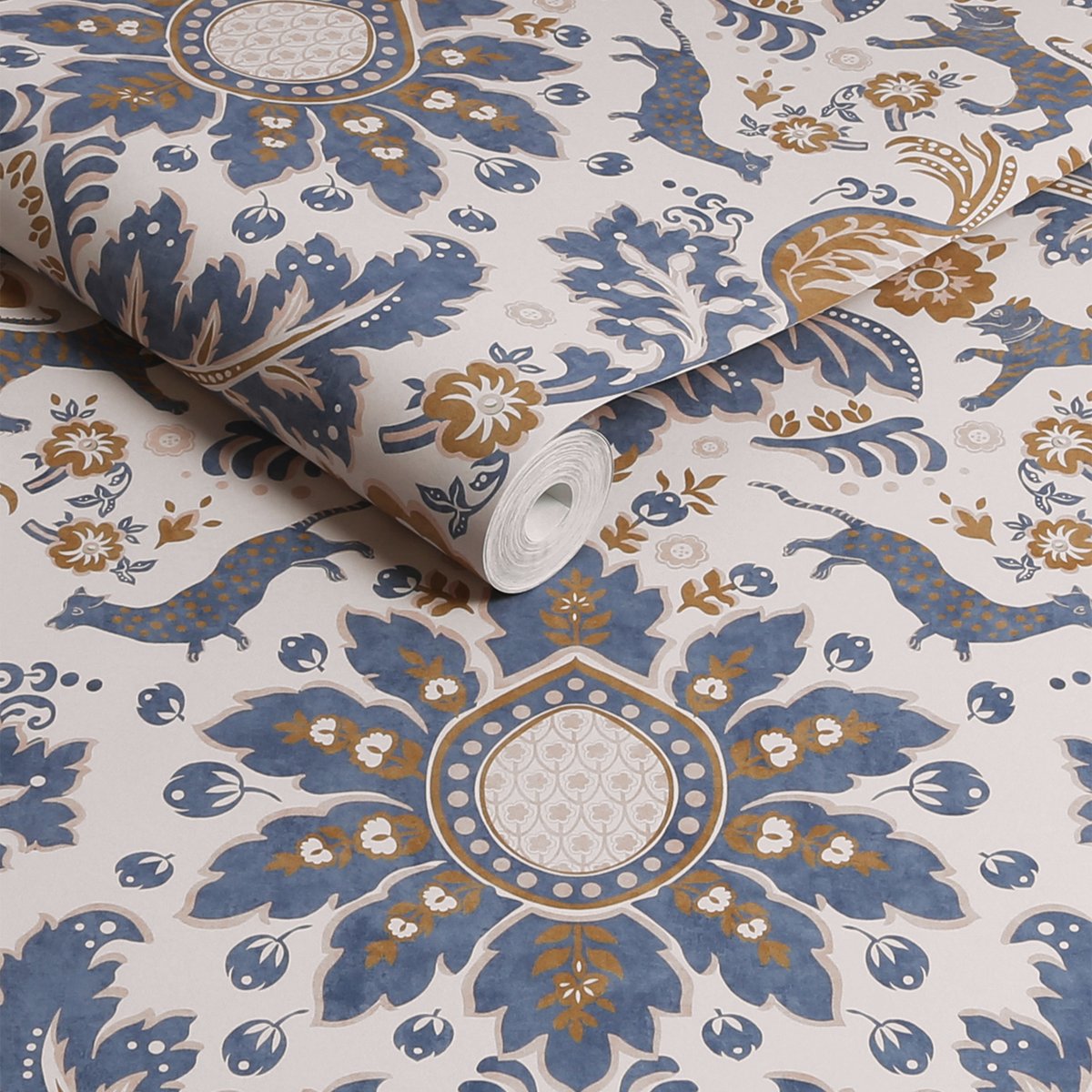 Papier peint damassé fleuri luxuriant bleu, rose, ocre, JOULES