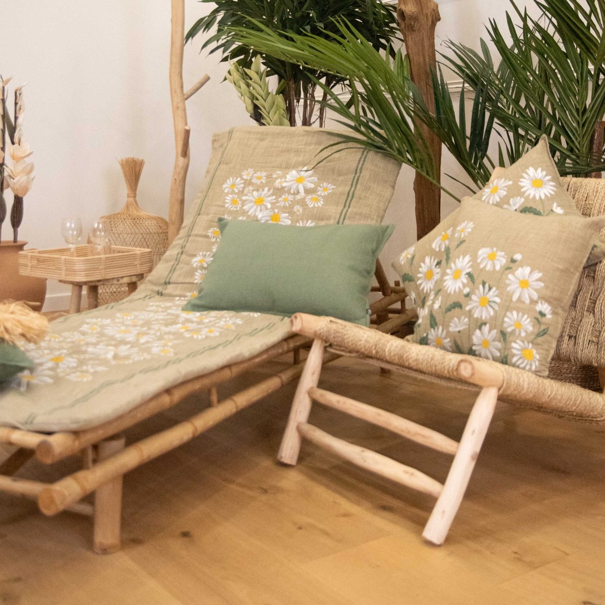 Édredon décoratif en coton motif marguerite taupe, SUD ETOFFE
