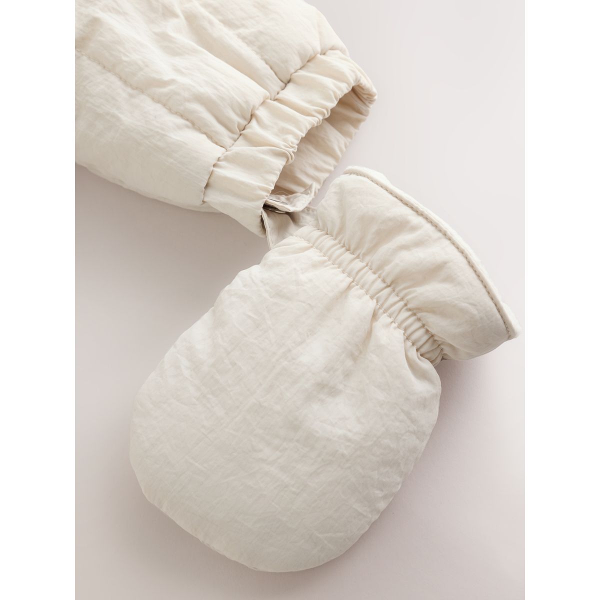 Combinaison bébé en nylon matelassé crème, NEXT