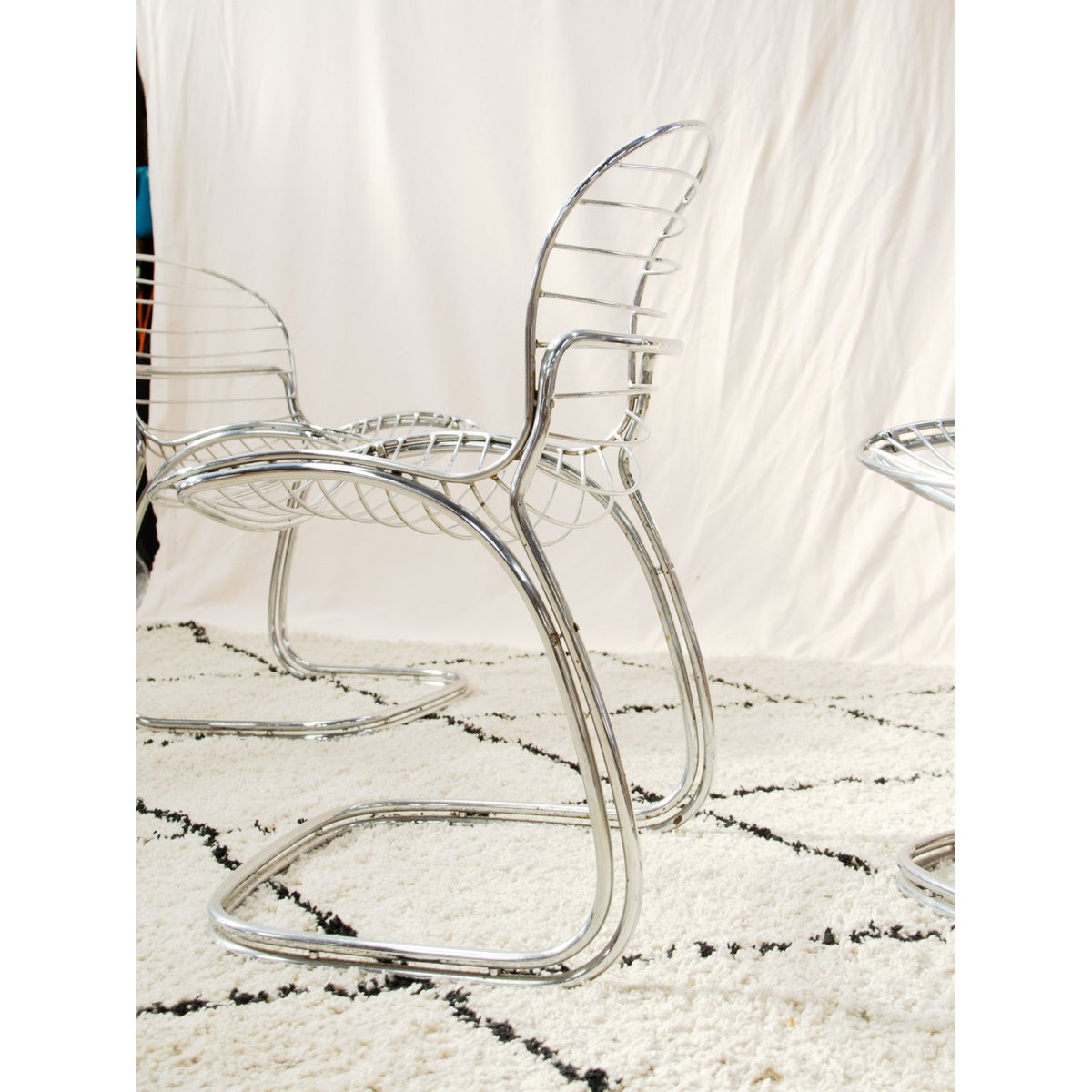 Lot de 4 chaises en métal chromé Alma N°2140 - Bon état métal, DEBONGOUT