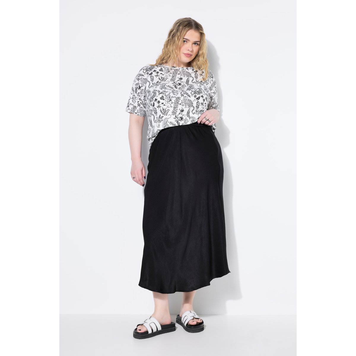 Jupe maxi en satin aux reflets scintillants noir, STUDIO UNTOLD