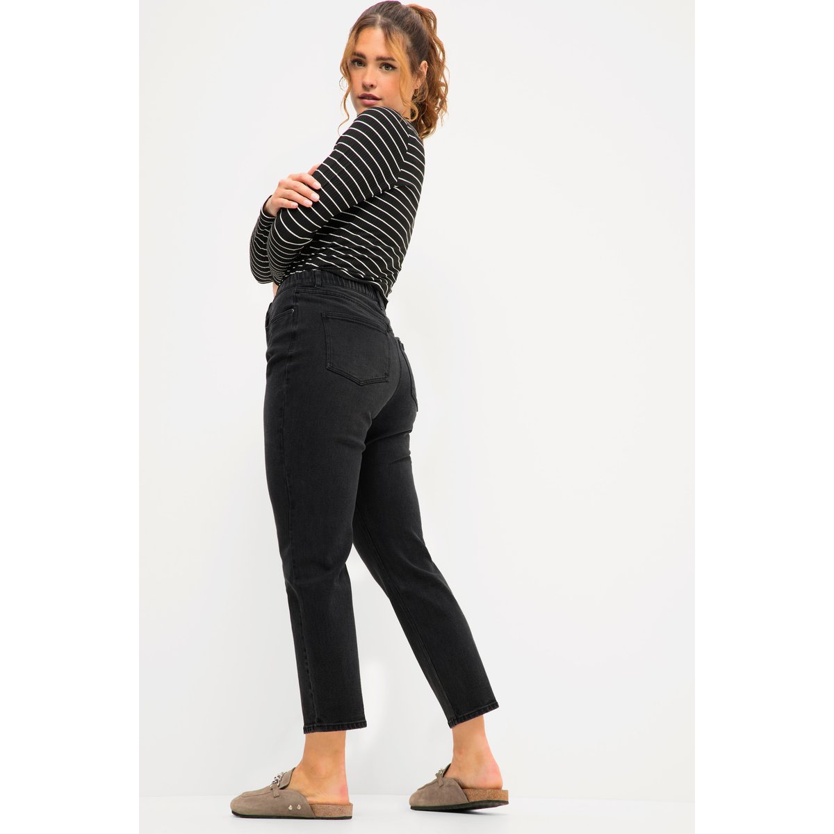 Jean Mom à taille élastique. Coupe jambes noir, STUDIO UNTOLD