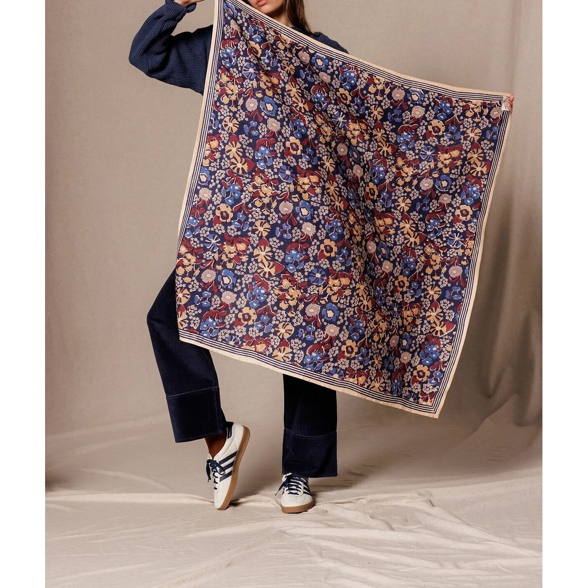 Grand foulard, imprimé floral, LATIKA indigo, APACHES COLLECTIONS