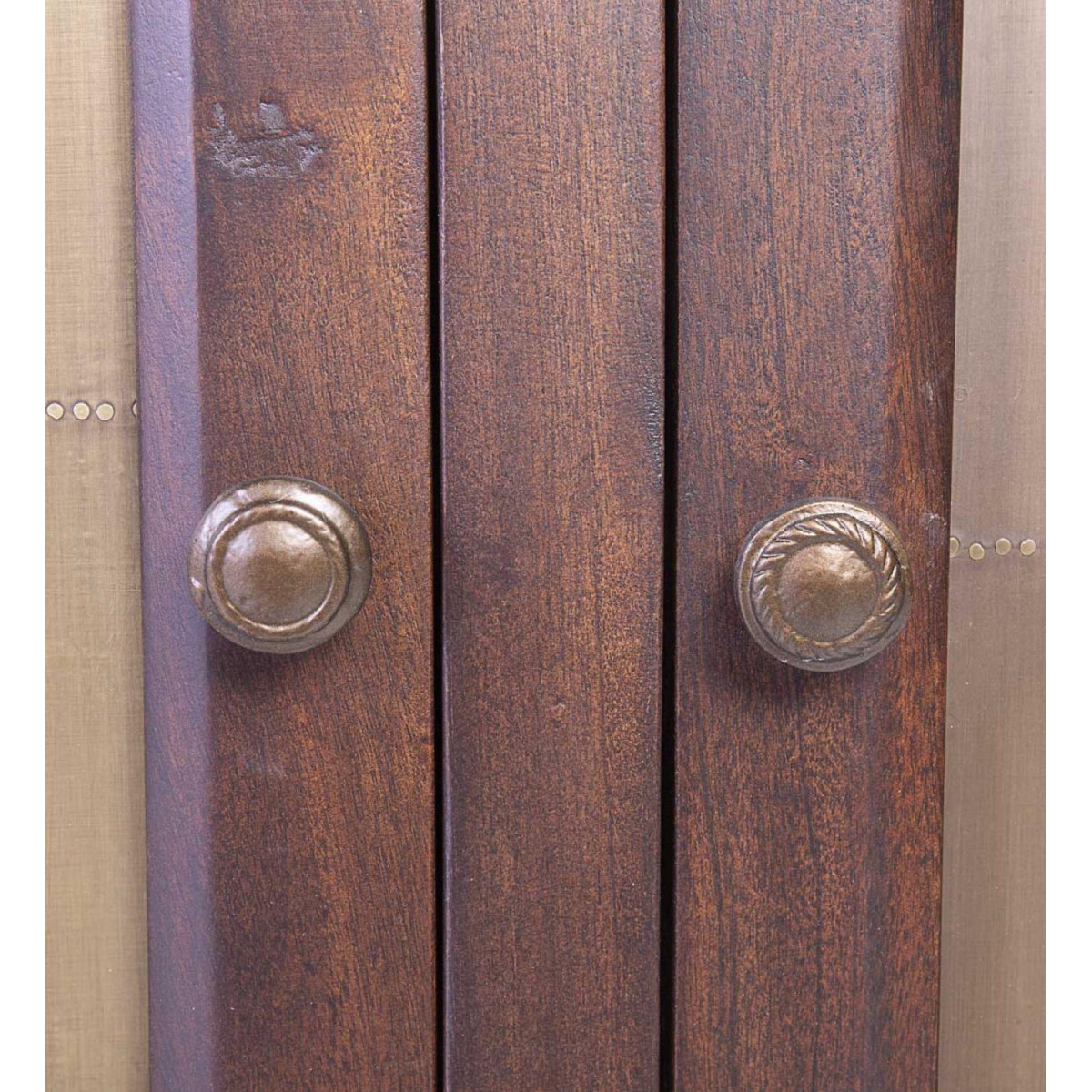 Bahut marron, DECORATION D’AUTREFOIS