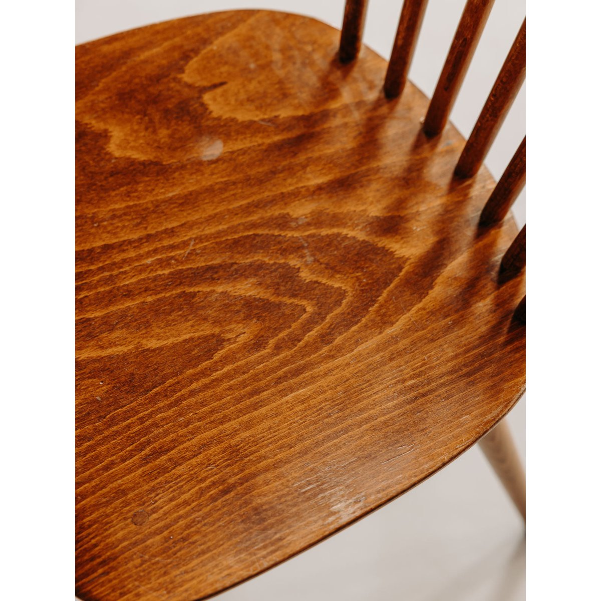 Lot de 4 chaises élégante en bois Alma N°2001 - Bon état bois foncé, DEBONGOUT