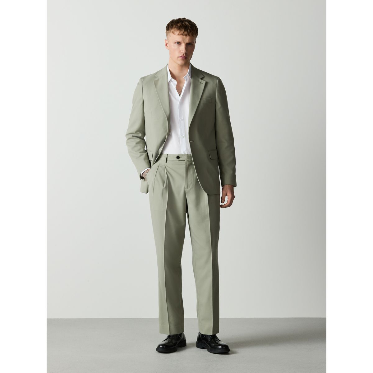 Pantalon de costume ample texturé vert sauge, NEXT