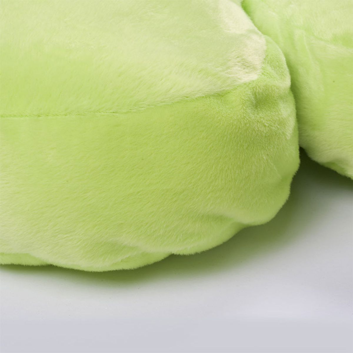 Coussin fleur en velours  anis et  GONZO FLOWER vert, THE DECO FACTORY