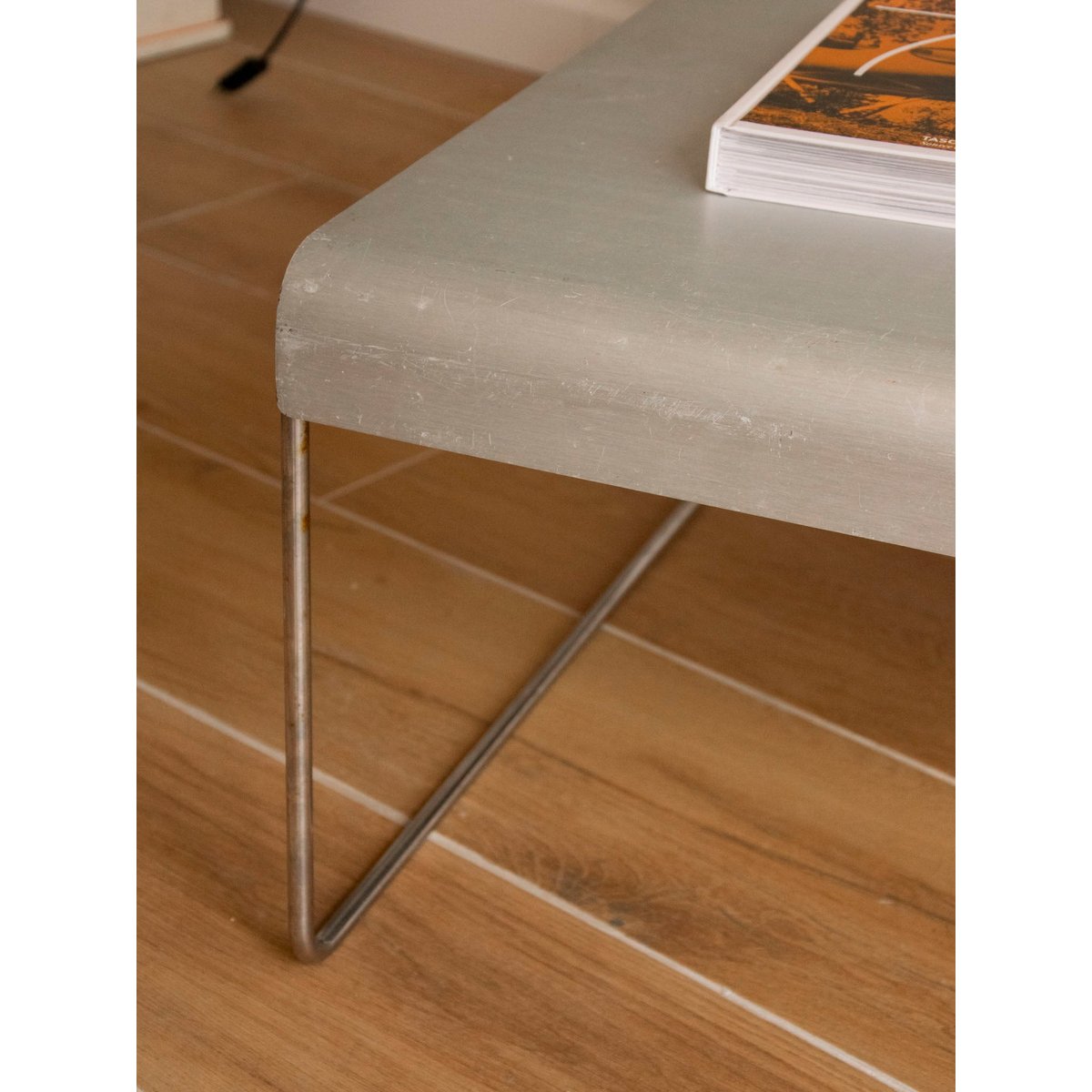 Grande table basse en inox Donna N°1520 - Bon état métal, DEBONGOUT