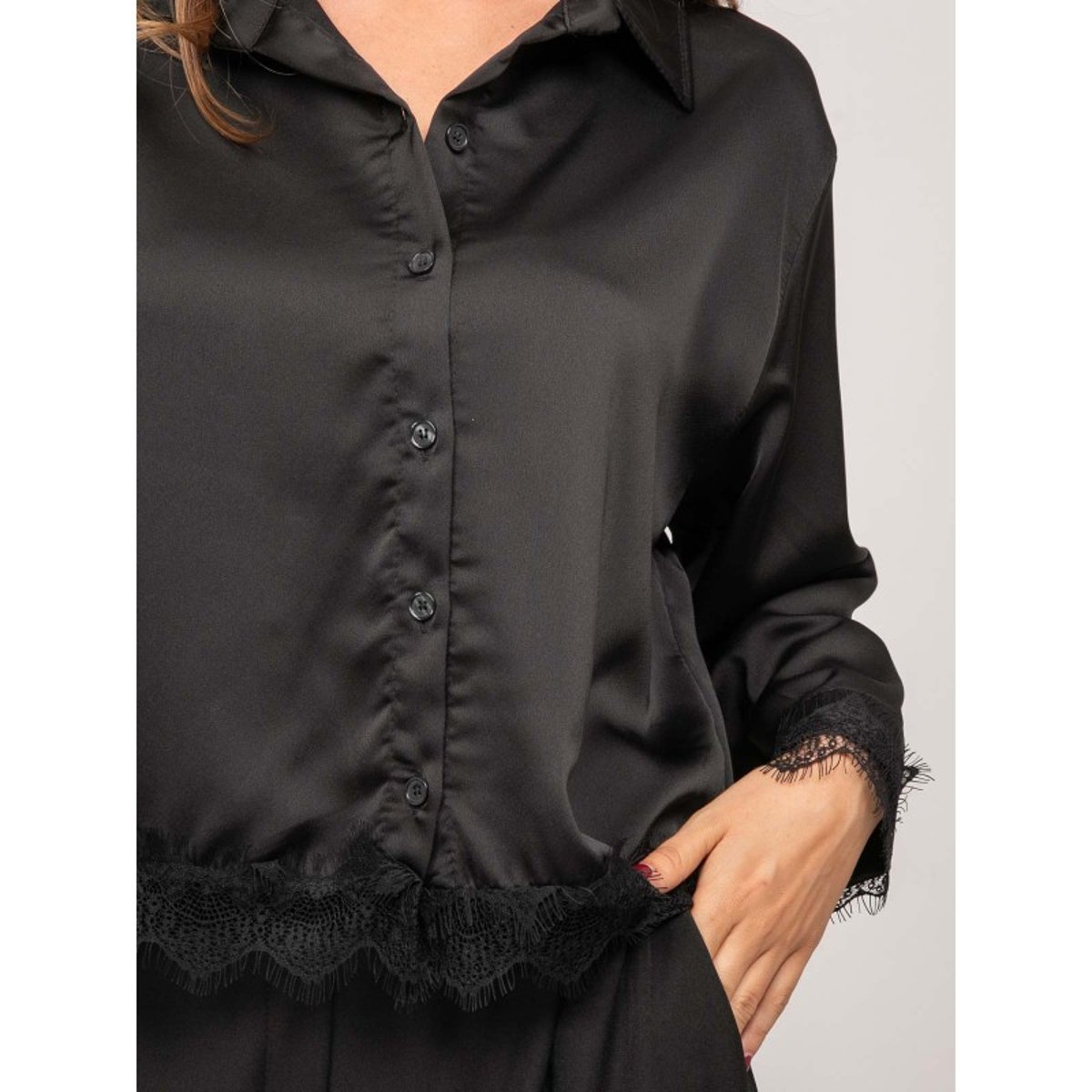 Chemise Courte En Satin Bordée De Dentelle Olenka noir, DONA LISA