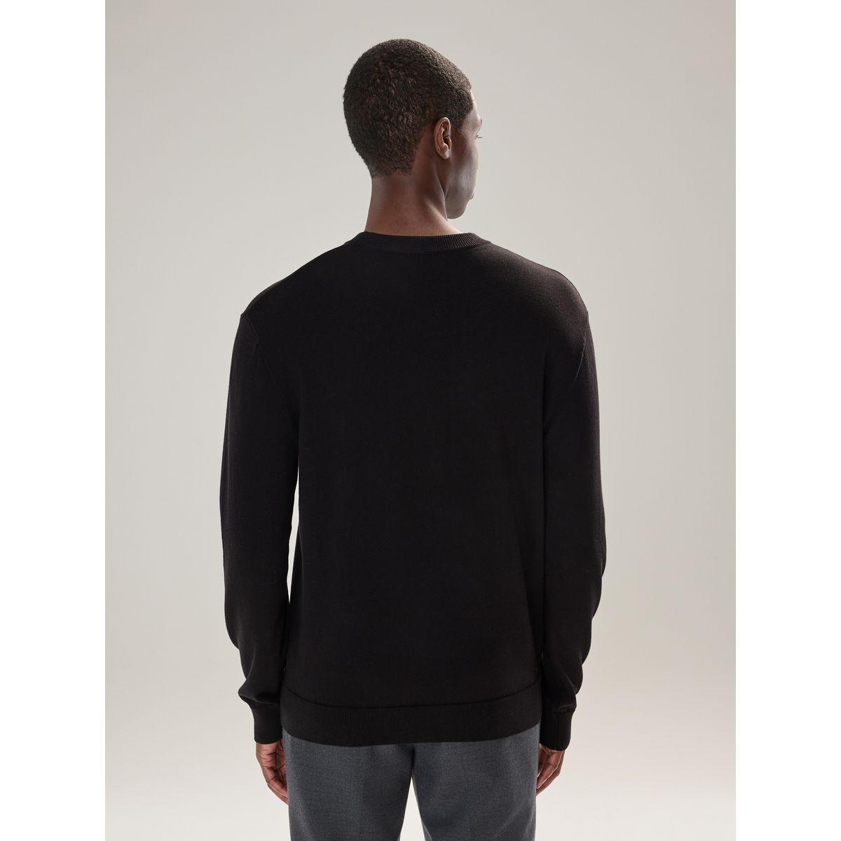 Pull ras du cou standard en coton majoritaire noir, NEXT