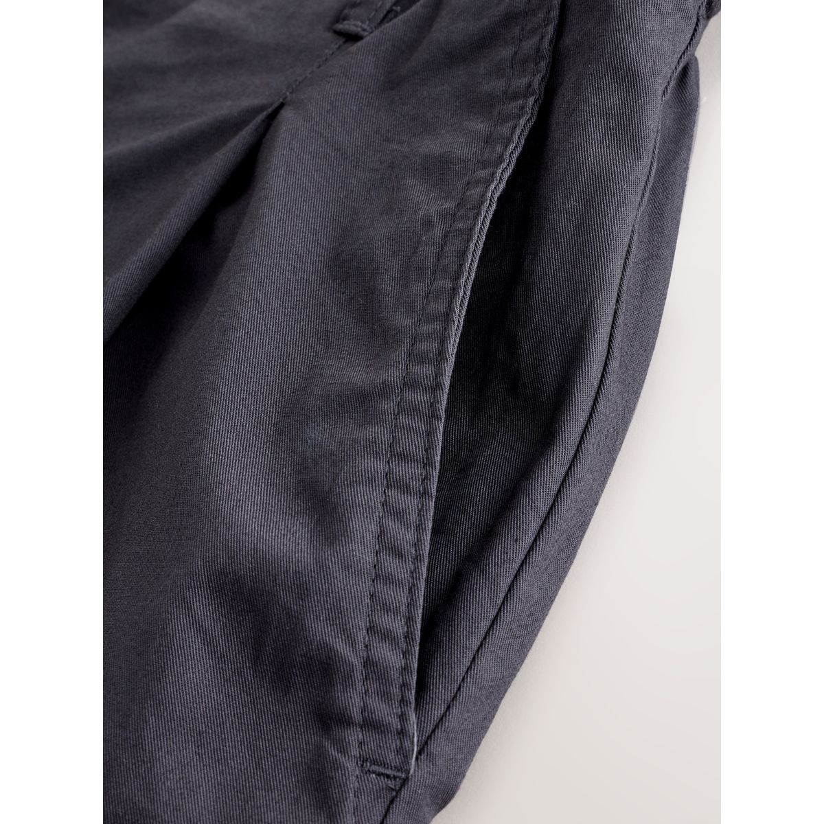 Pantalon chino ample plissé gris anthracite, NEXT