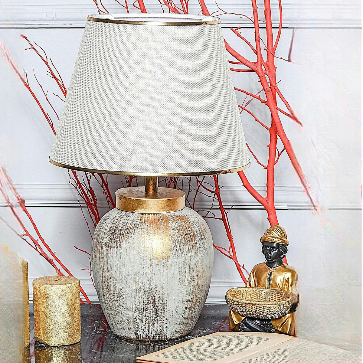 Lampe de salon moderne chic dorée, abat-jour écru KARS doré, PIER IMPORT