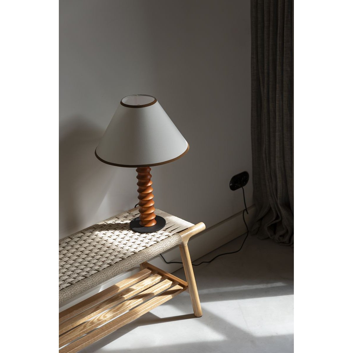 Lampe design en bois bohème marron, DUTCHBONE