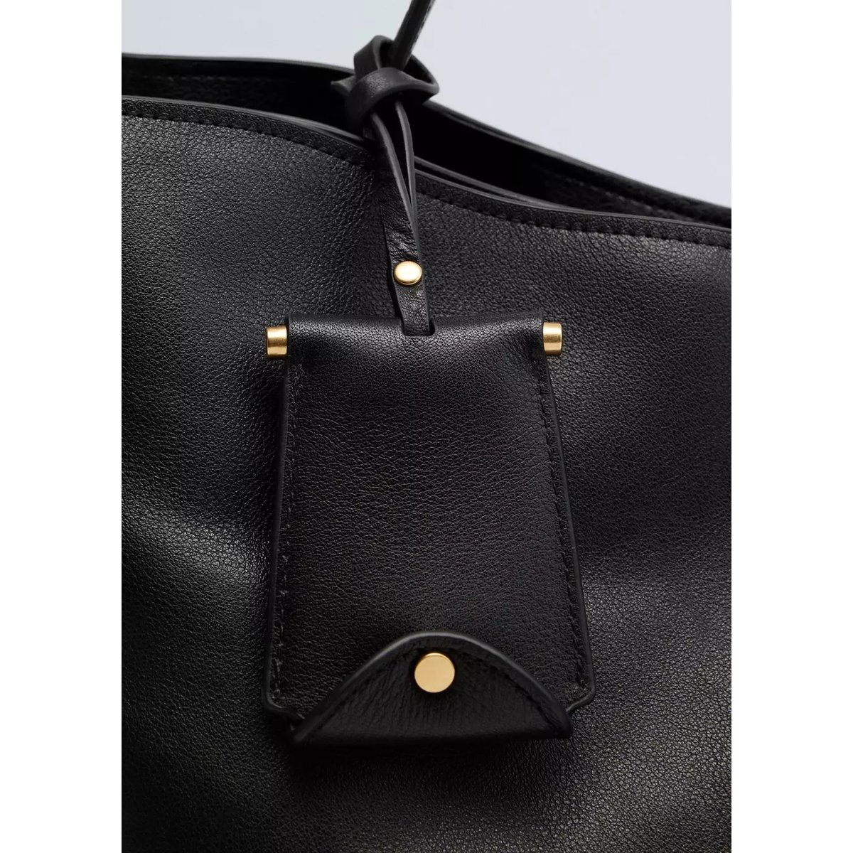 Sac cabas en cuir avec breloque et miroir noir, MANGO