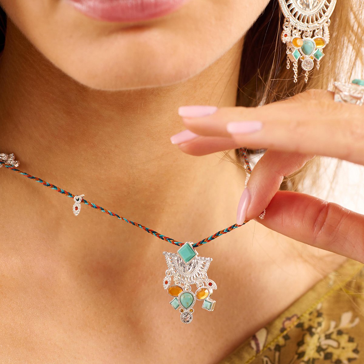 Collier ras de cou avec perles cabochon central et pampilles KOSTA argenté, HIPANEMA