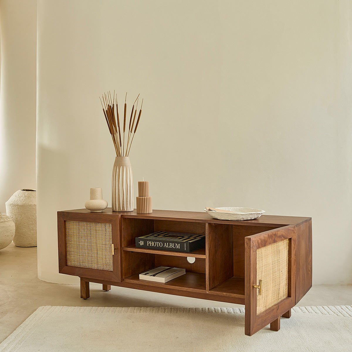 Meuble TV en bois massif et cannage 140 cm  RAPHAEL marron, BERAH GETAH